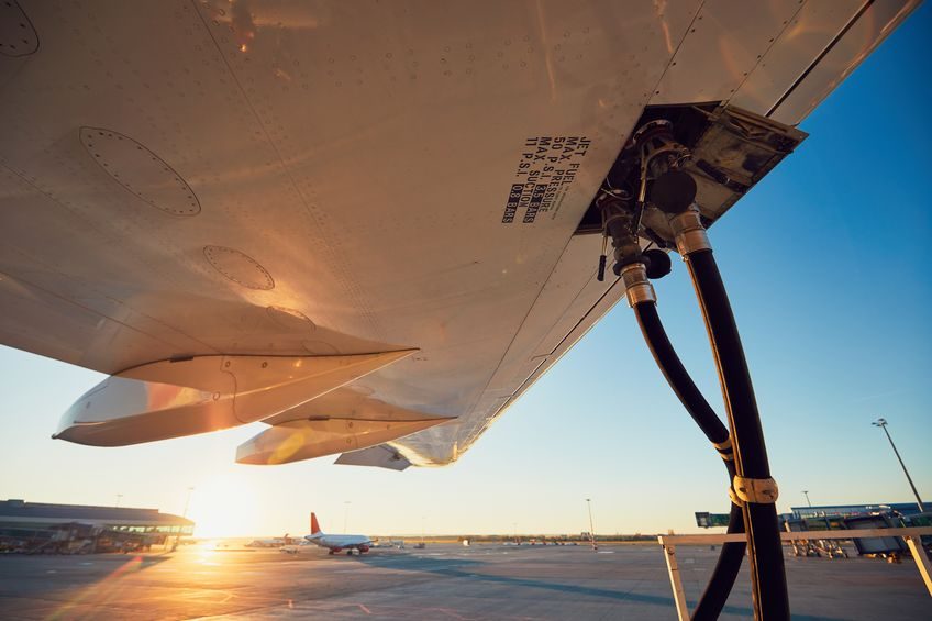 Aircraft refuelling — jet fuel