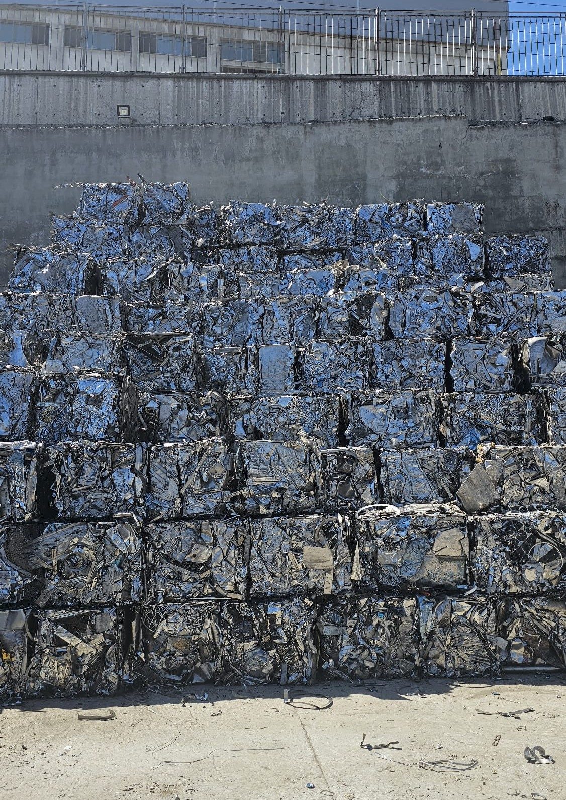 Stainless steel scrap — baled
